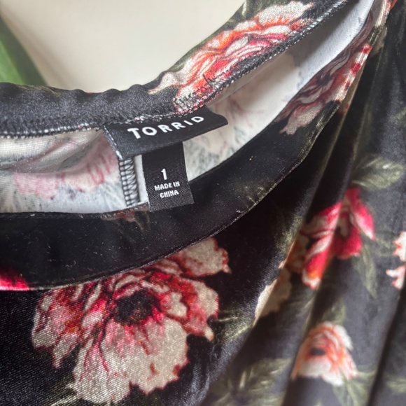 Torrid Floral Velvet Off Shoulder Bell Sleeve Top - Picture 7 of 9